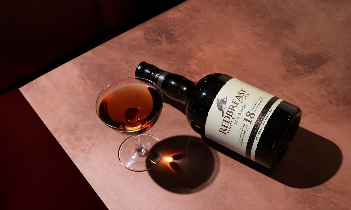 whiskey cocktails st patricks day fy25 redbreast alwayson rb18 manhattan bottle 16x9 1