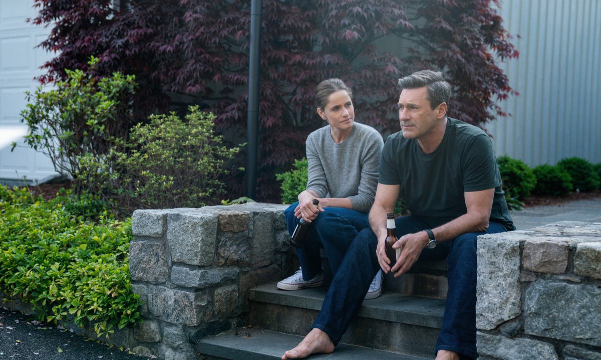 Jon Hamm and Amanda Peet in Your Friends & Neighbors