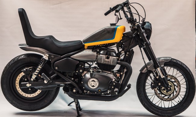 Royal Enfield - Rolling Queen - Super Meteor right profile against a white sheet backdrop.