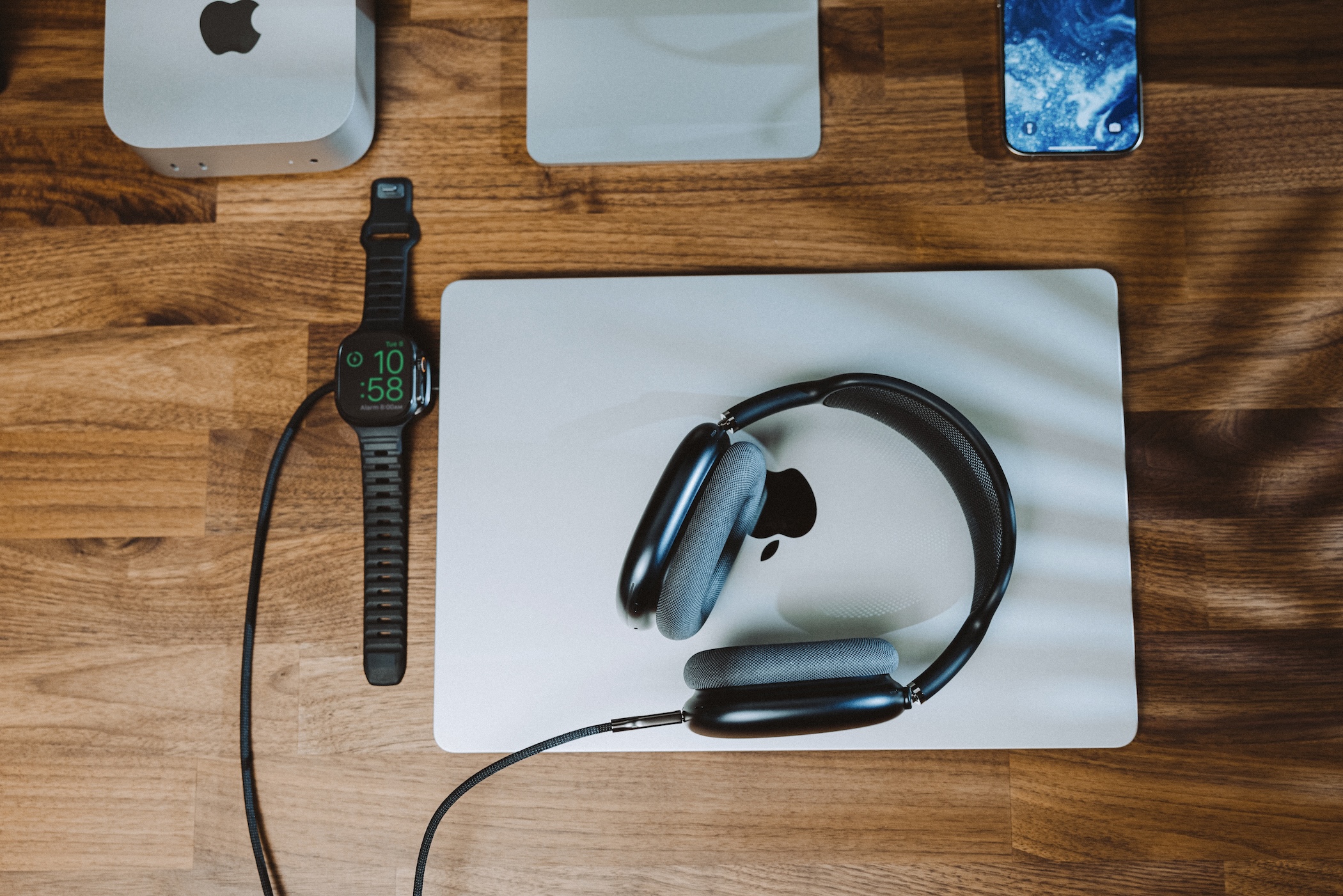 Apple accessories charging