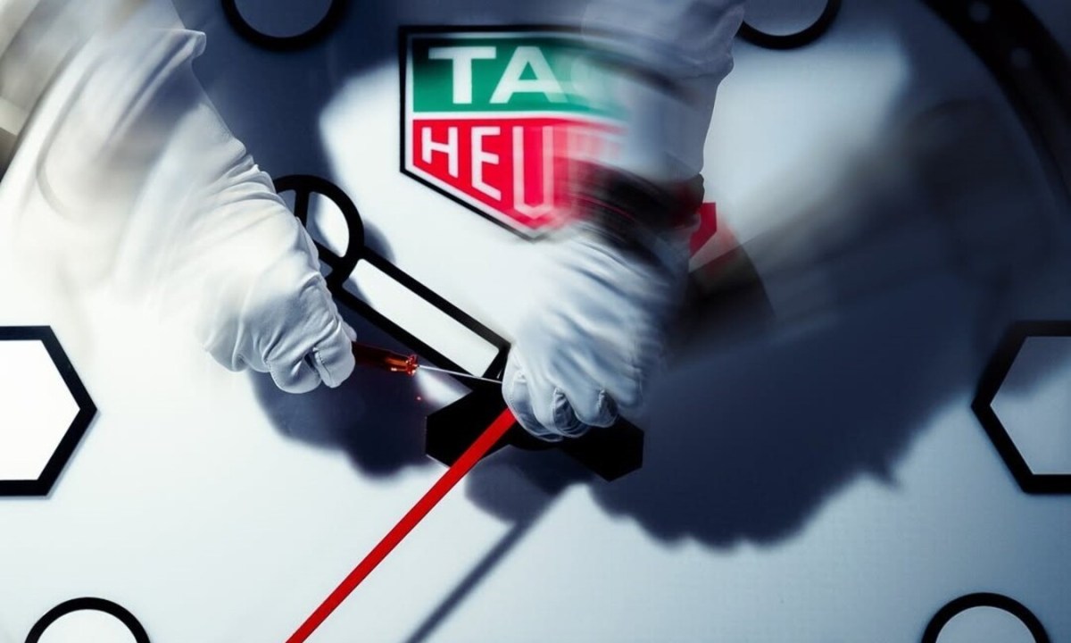 Tag Heuer 2025 Formula 1 clock