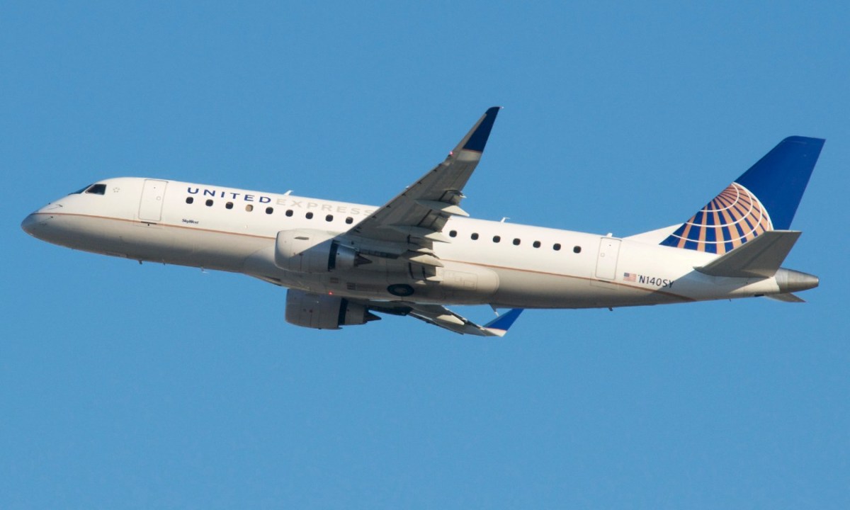 United Airlines Embraer E-175