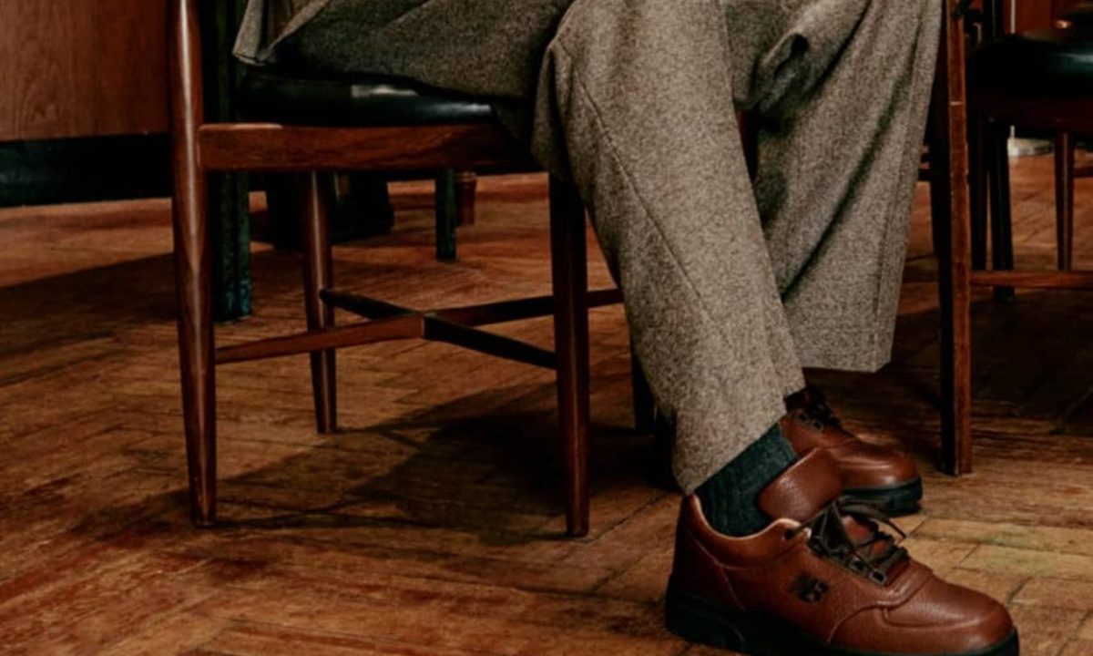 man wearing new balance allerdale shoe