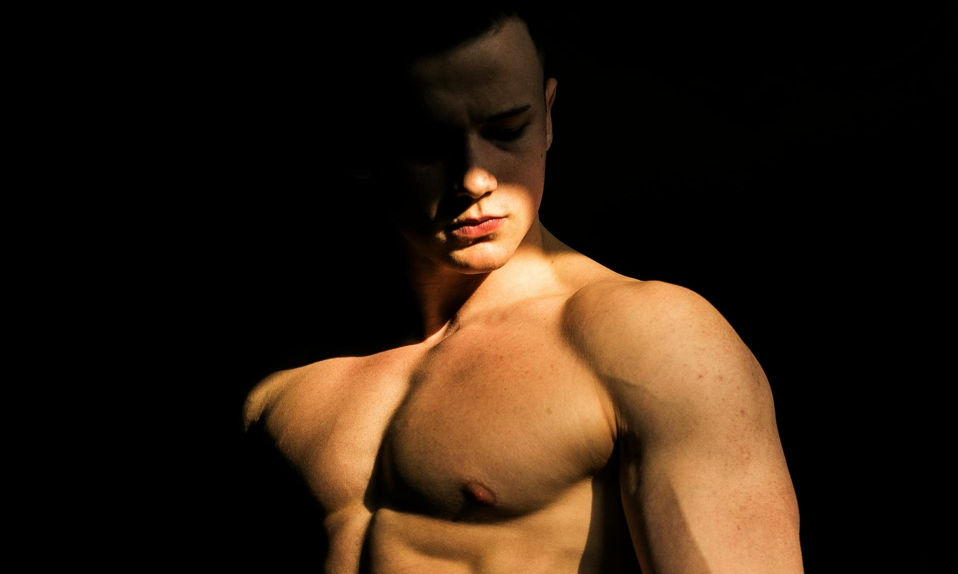 It’s worth adding these lower-chest bulking moves to your arsenal. There's a good reason why fitness buffs say you shouldn’t skip out on lower chest day.