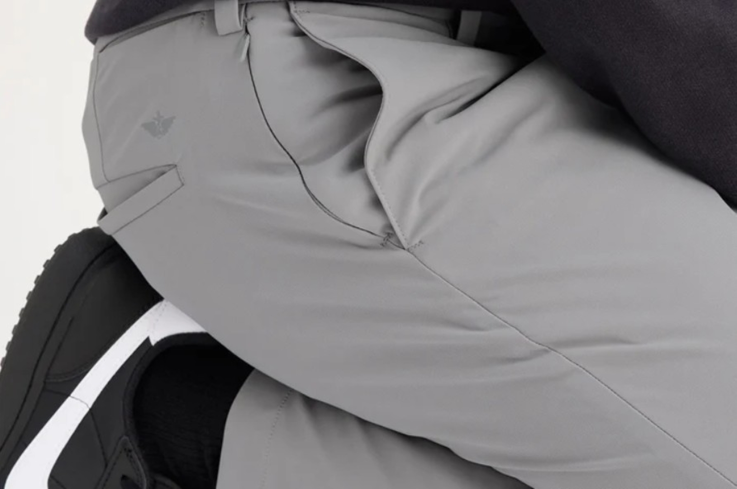 Dockers kneeling