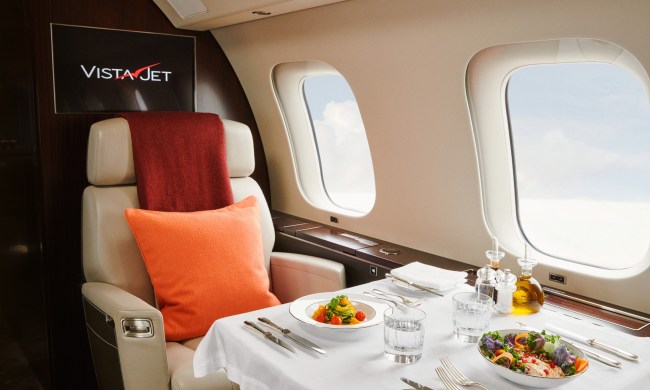 VistaJet dining