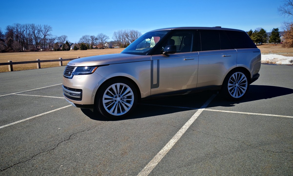 Range Rover P400SE Side View