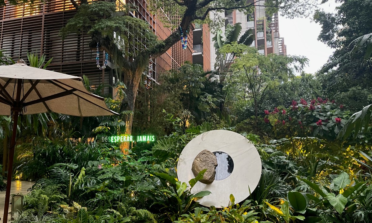 Center garden and view of tower at Rosewood SP