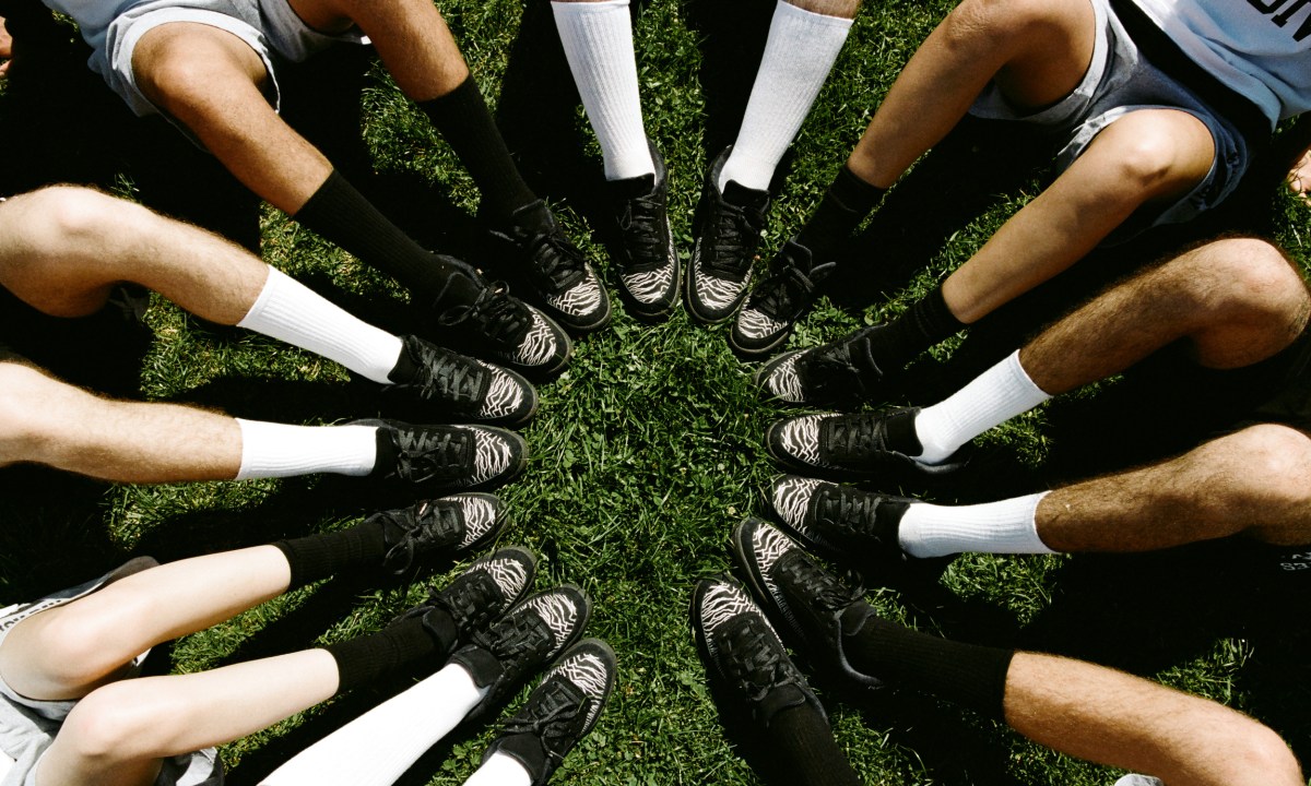 models wearing same reebok shoe in circle