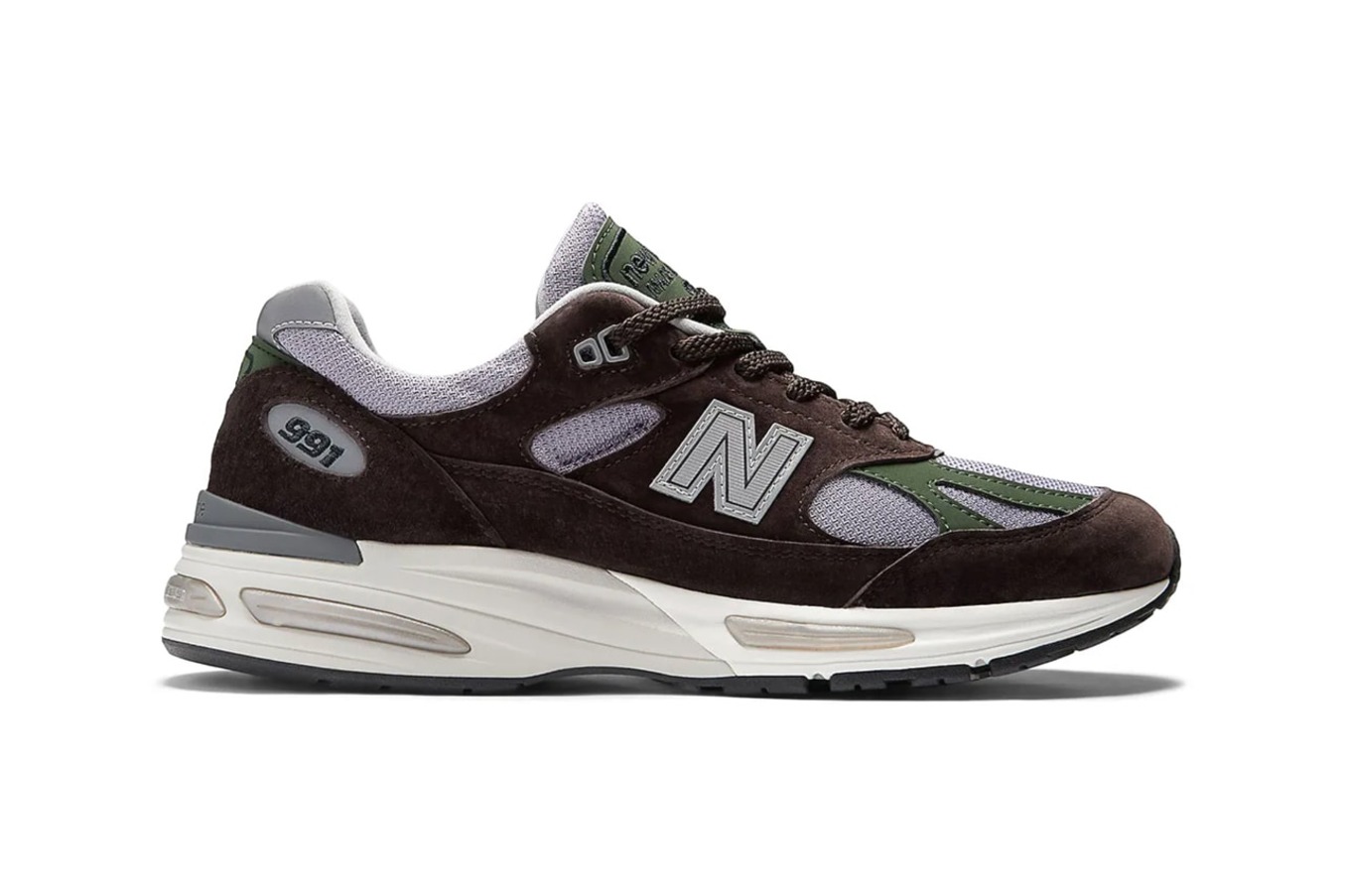 dark New Balance offbeat sneaker