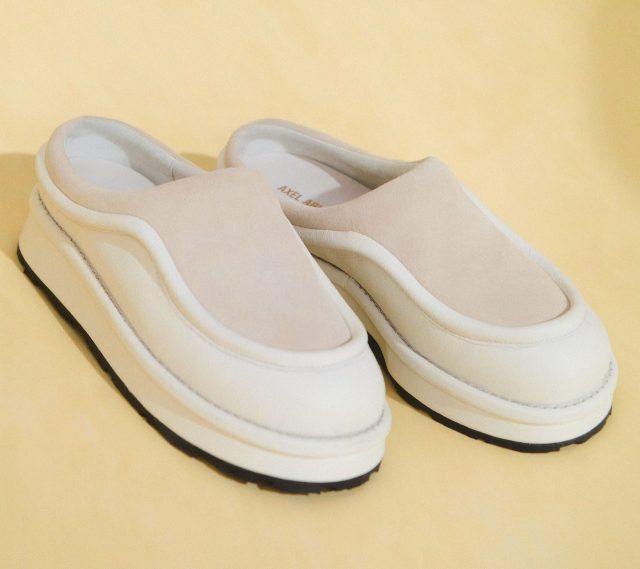 cream axel arigato pillow mule