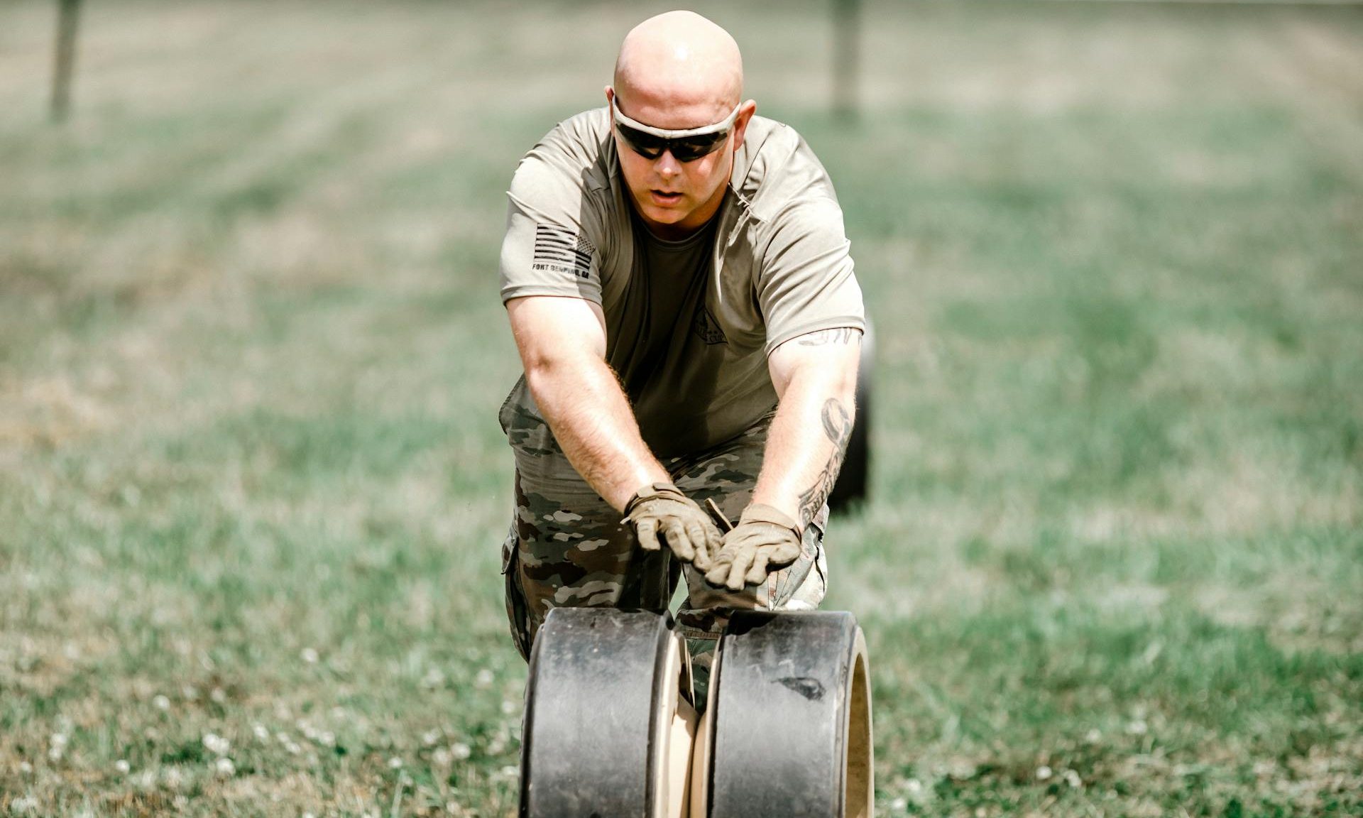 soldier in army fitness test push
