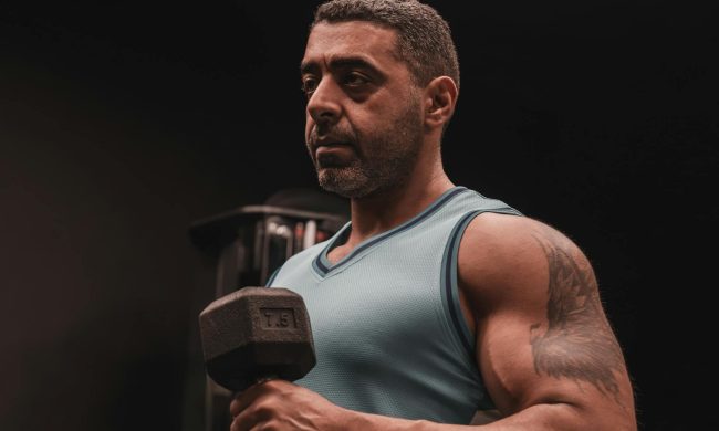 man holding dumbbell bicep curl