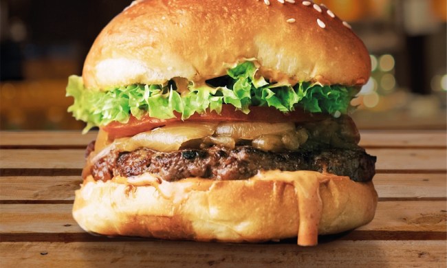 grilling frozen burgers spicy burger 7323694 1280