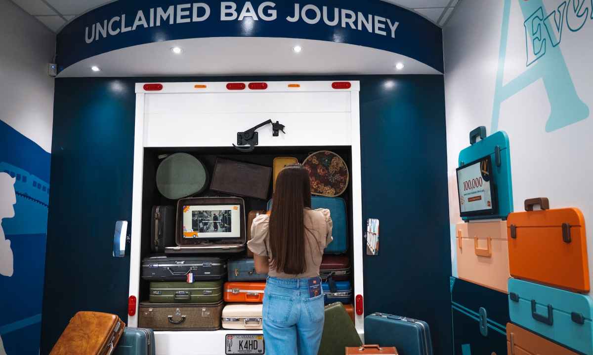 inside of unclaimed baggage store