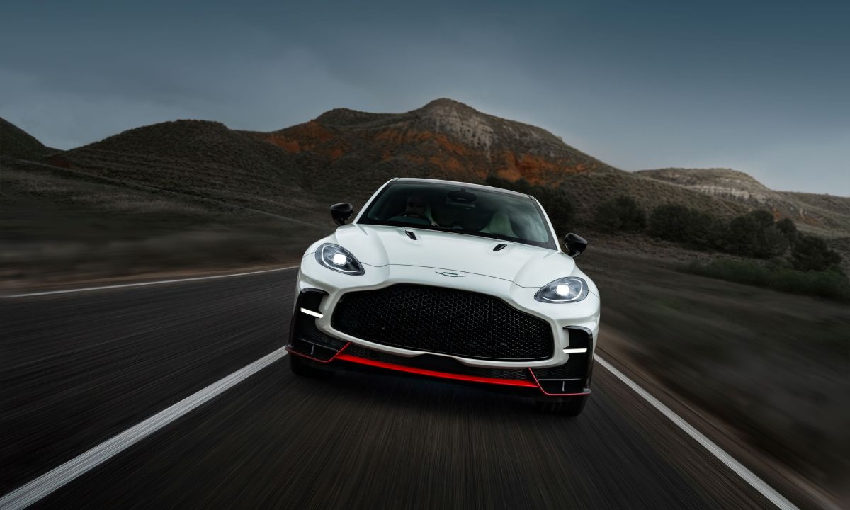 aston martin dbx s 2