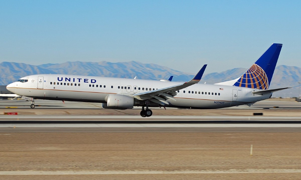United Airlines Boeing 737-900