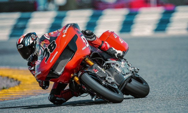 Bradley Smith knee-down on a corner in King of the Baggers competition.