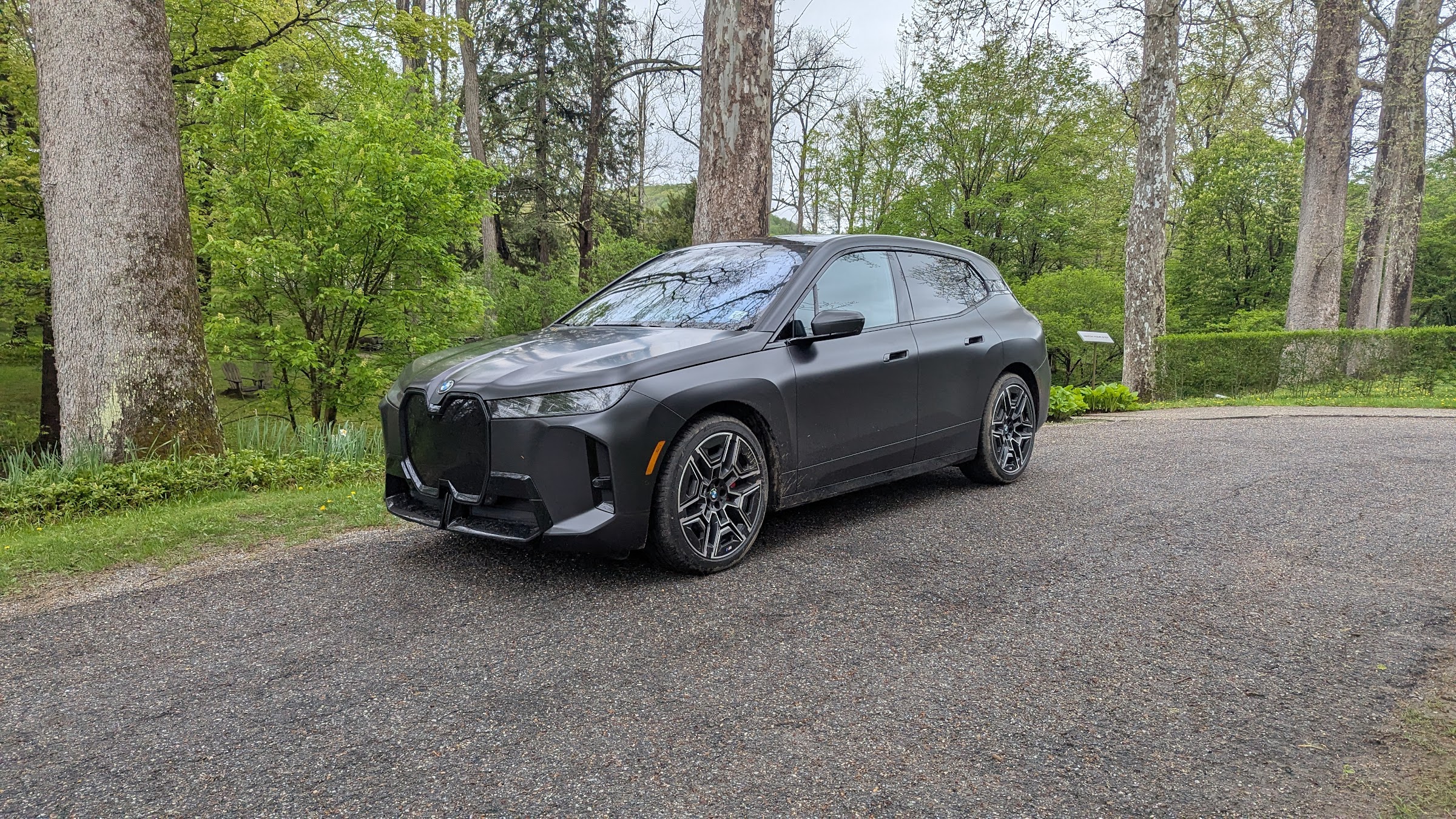 Front 3/4 view of the 2026 BMW iX in black