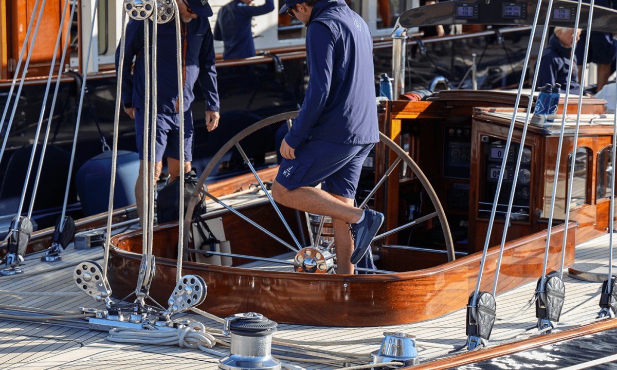 sailors wearing Équipement De Vie sneakers