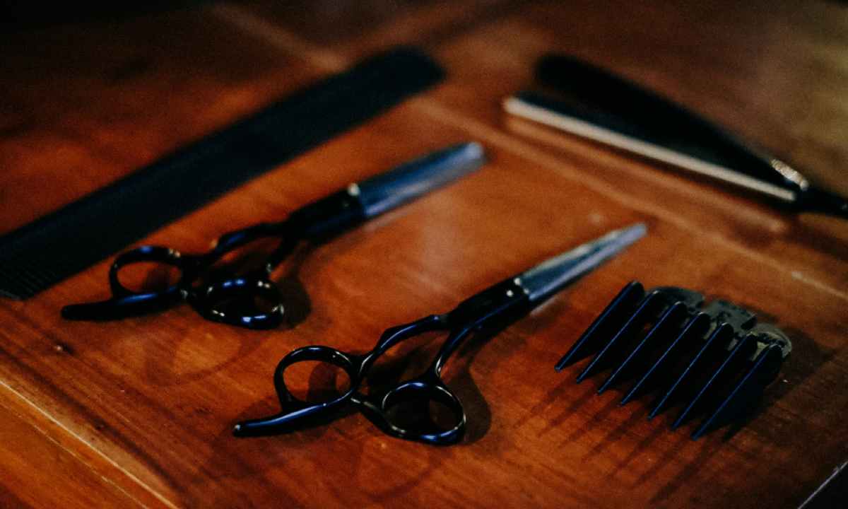 hair clippers on a wood table