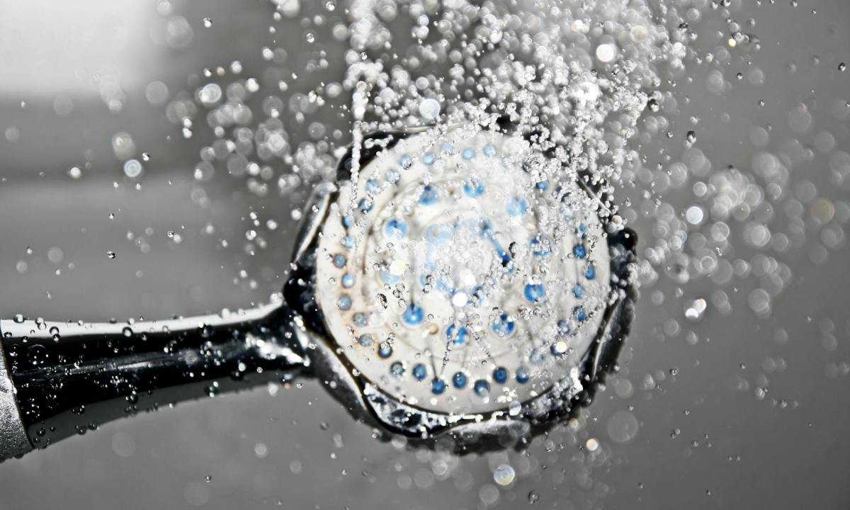 a larger photo from underneath a shower head