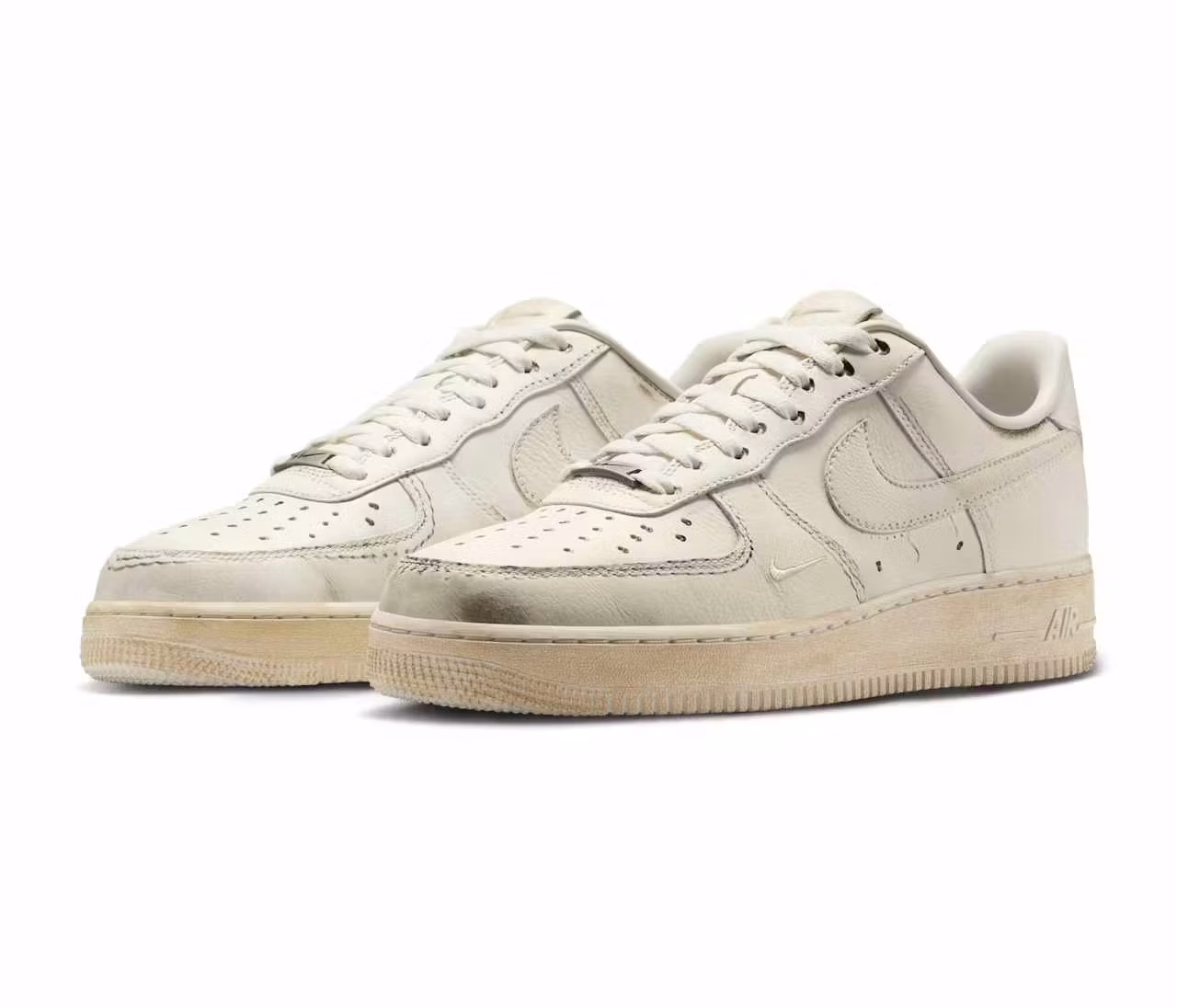 nike air force 1 dirty triple white