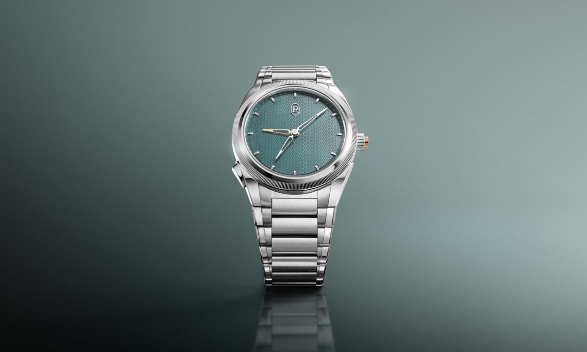 Tonda pf gmt showcase green background Parmigiani Fleurier
