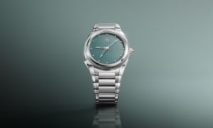Tonda pf gmt showcase green background Parmigiani Fleurier