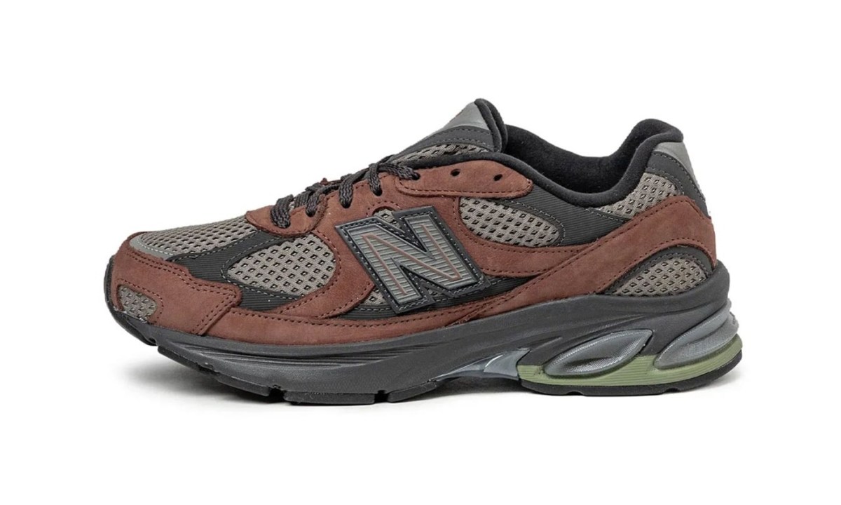 side profile photo of new balance abzorb 2010