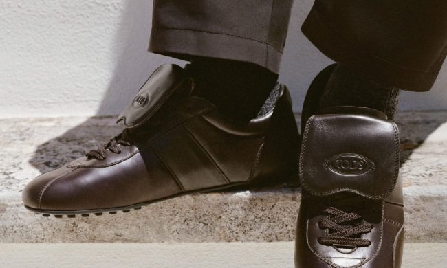 man wearing t marathon sneakers