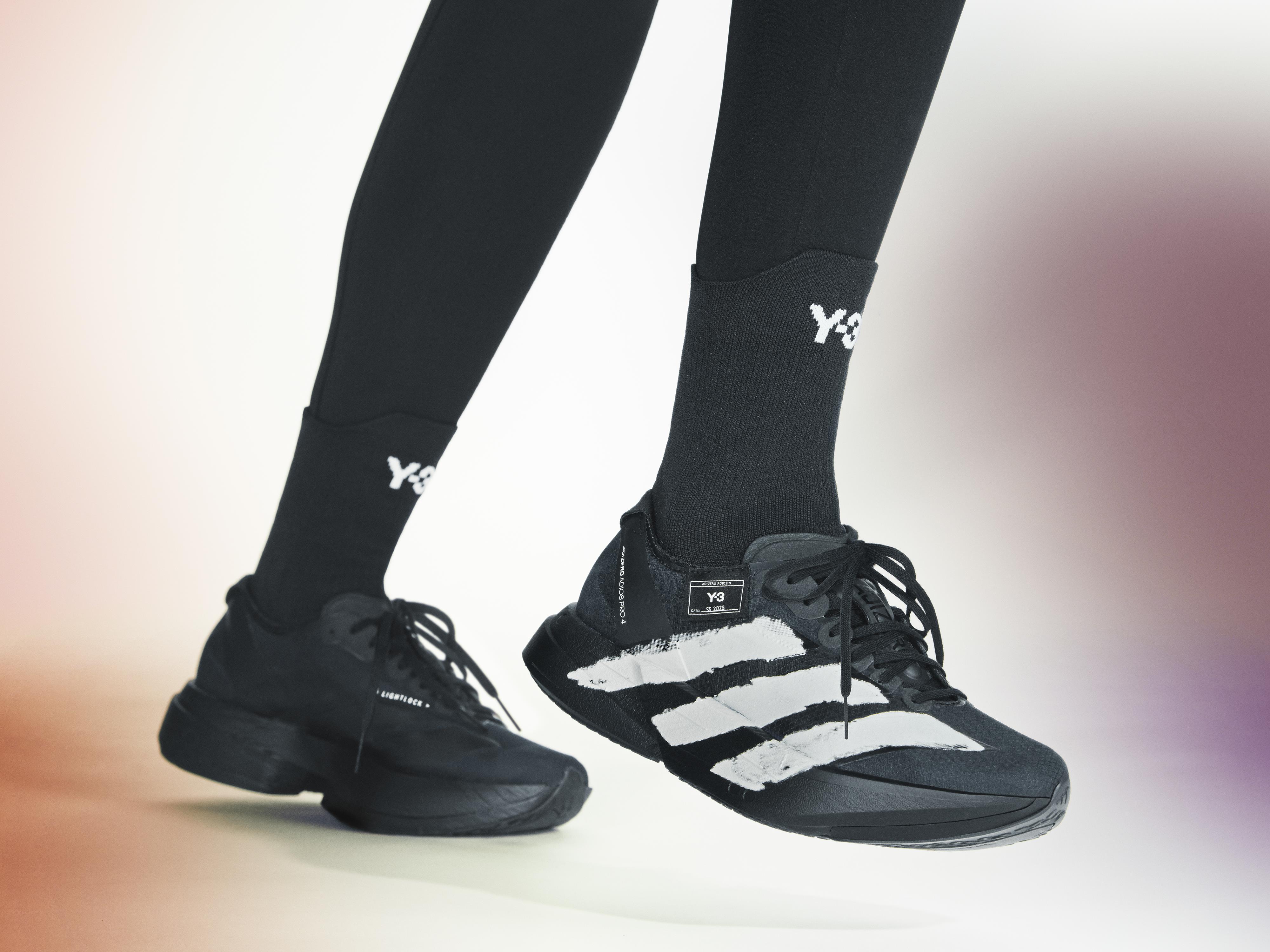 24AW◆AUTRY◆ROB PRUITT ミラー MEDALIST ロースニーカー Autry Men's 'rob Pruitt' Mirror-finish Medalist Low Sneakers