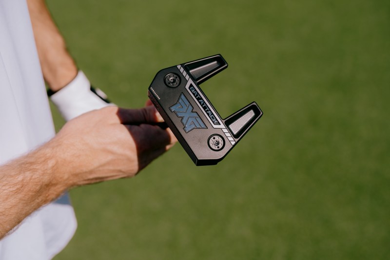 Bat Attack ZT putter in man's hand