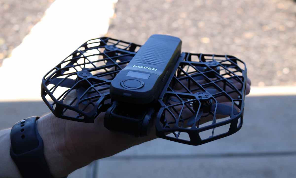 HOVERAir X1 Pro Max outside