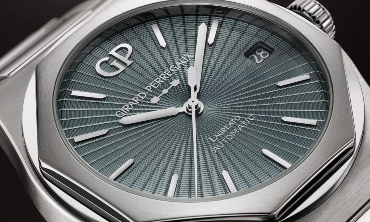 The Laureato 42 mm, featuring an ancestral savoir-faire, a breathtaking grey Grand Feu enamel dial.