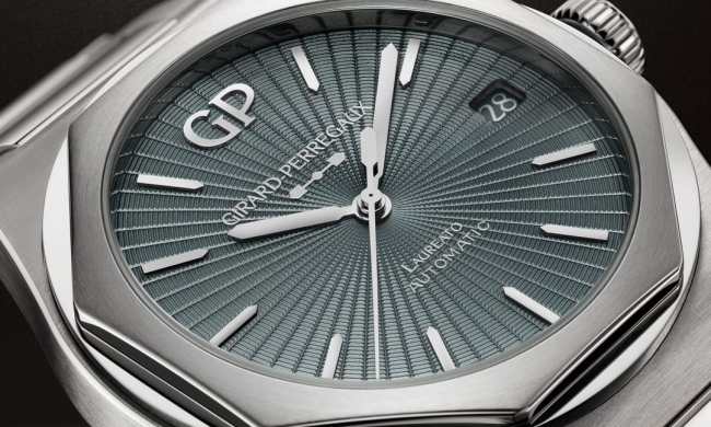 The Laureato 42 mm, featuring an ancestral savoir-faire, a breathtaking grey Grand Feu enamel dial.