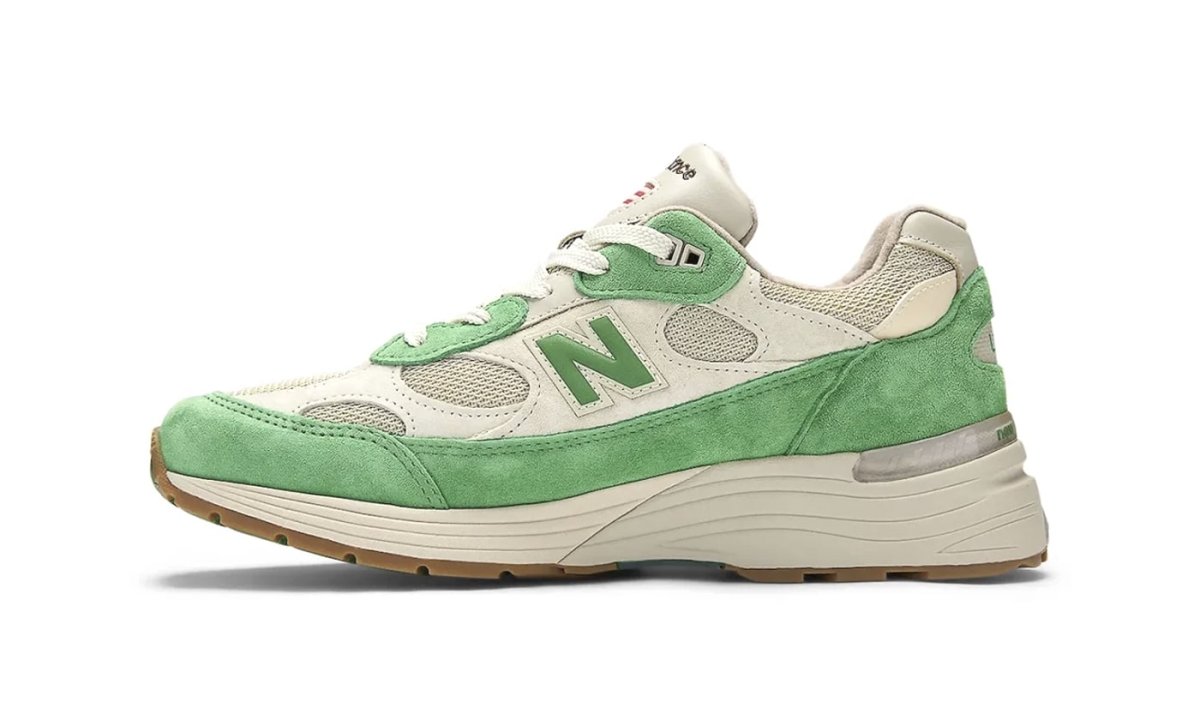 side view of new balance 992