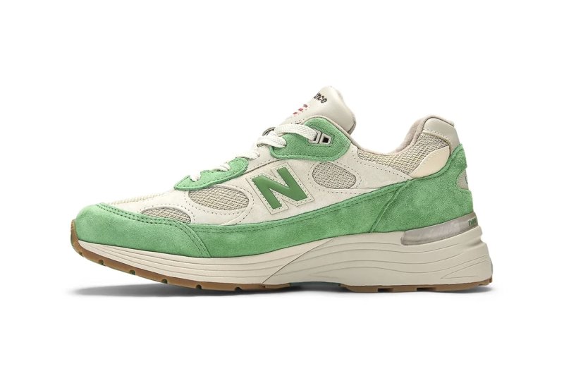 side view of new balance 992