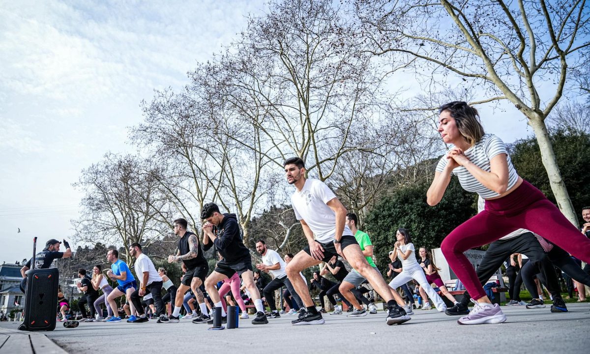 people working out outside outdoor exercise class