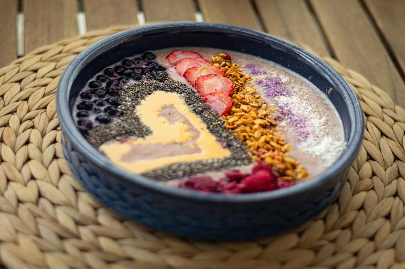 Smoothie bowl DASH diet.