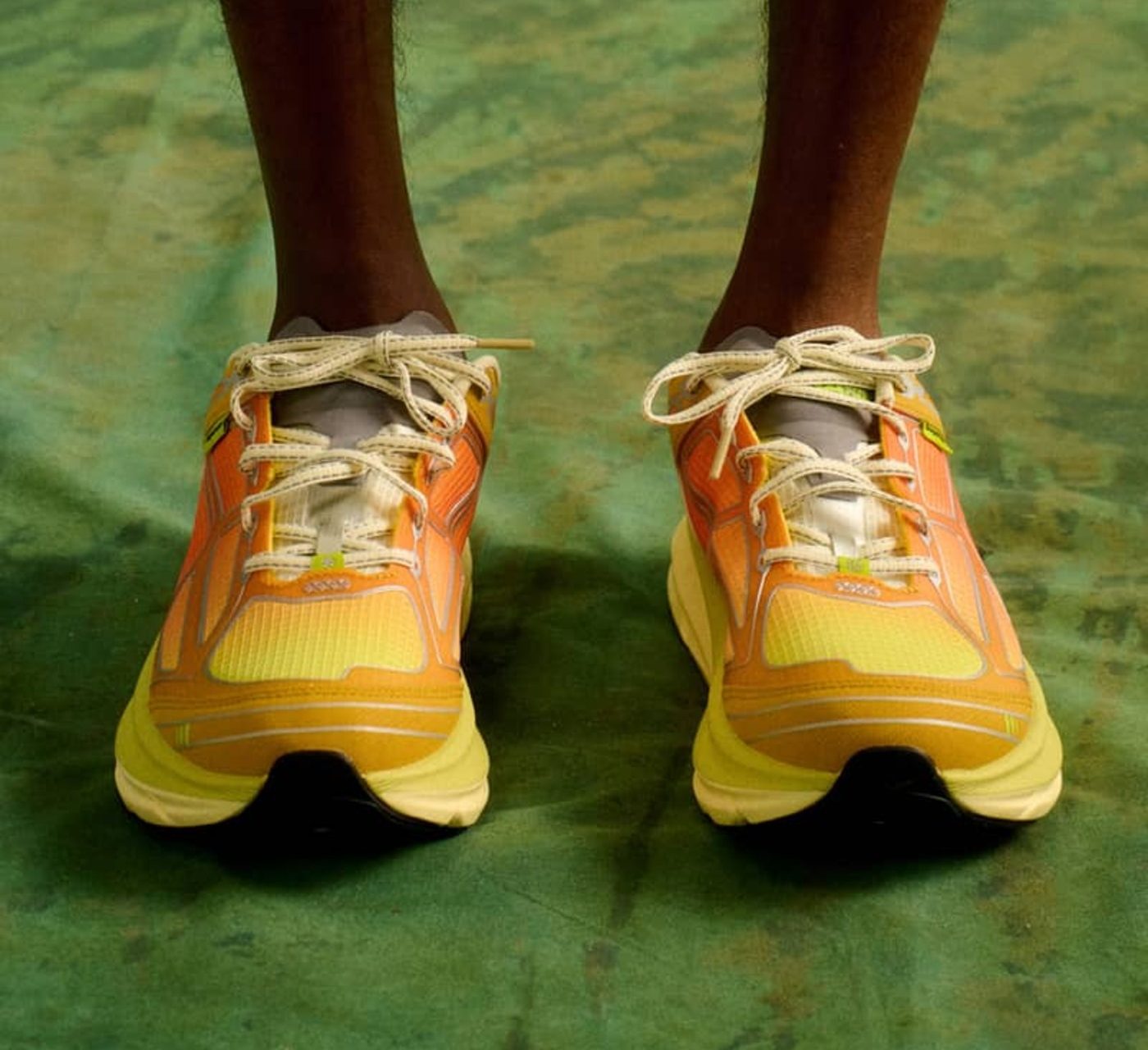 アウフヘーベン ナーチャー シャンパンゴールド HOKA and Supervsn team up for ultra-rare Clifton One9