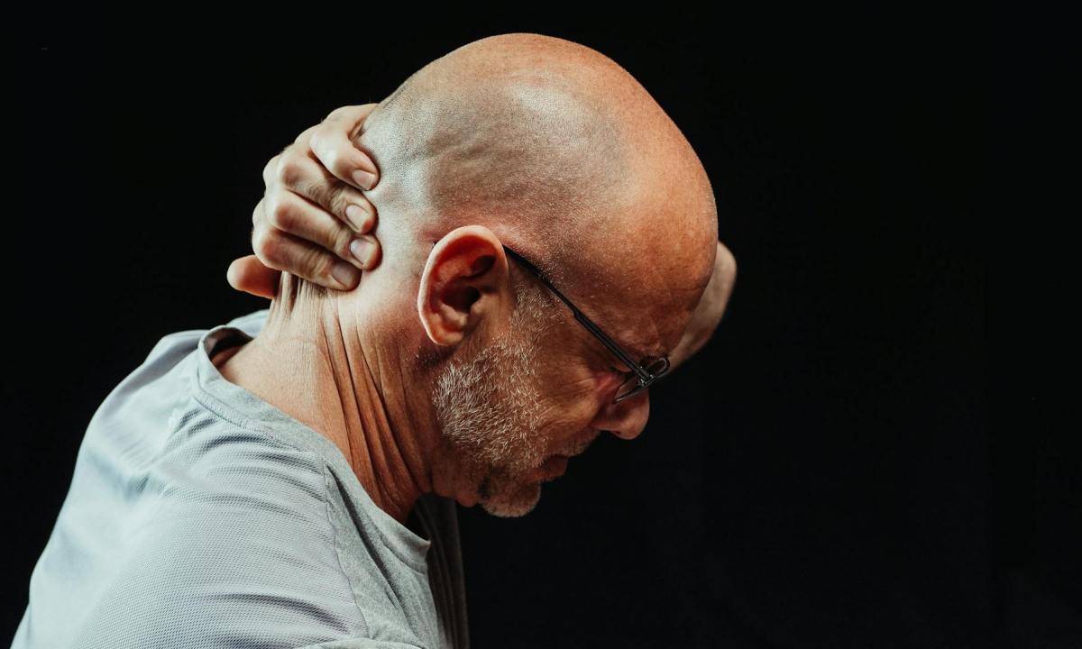 man holding neck pain