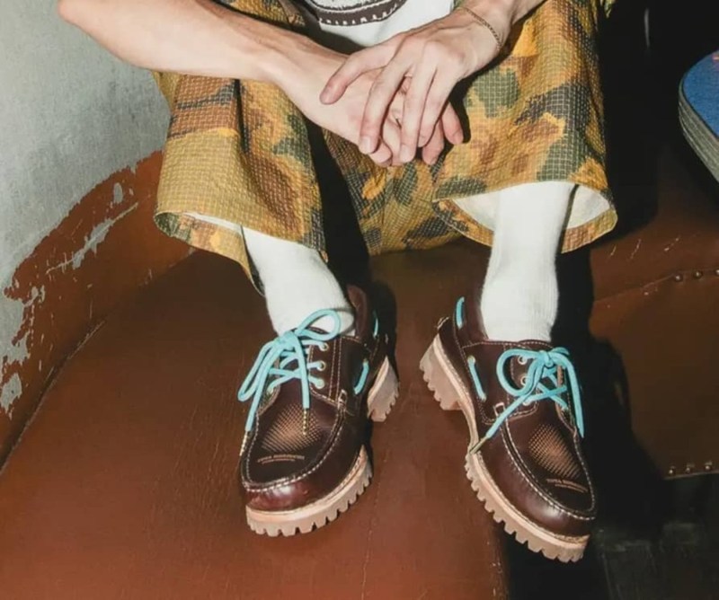 man wearing timberland boat shoe
