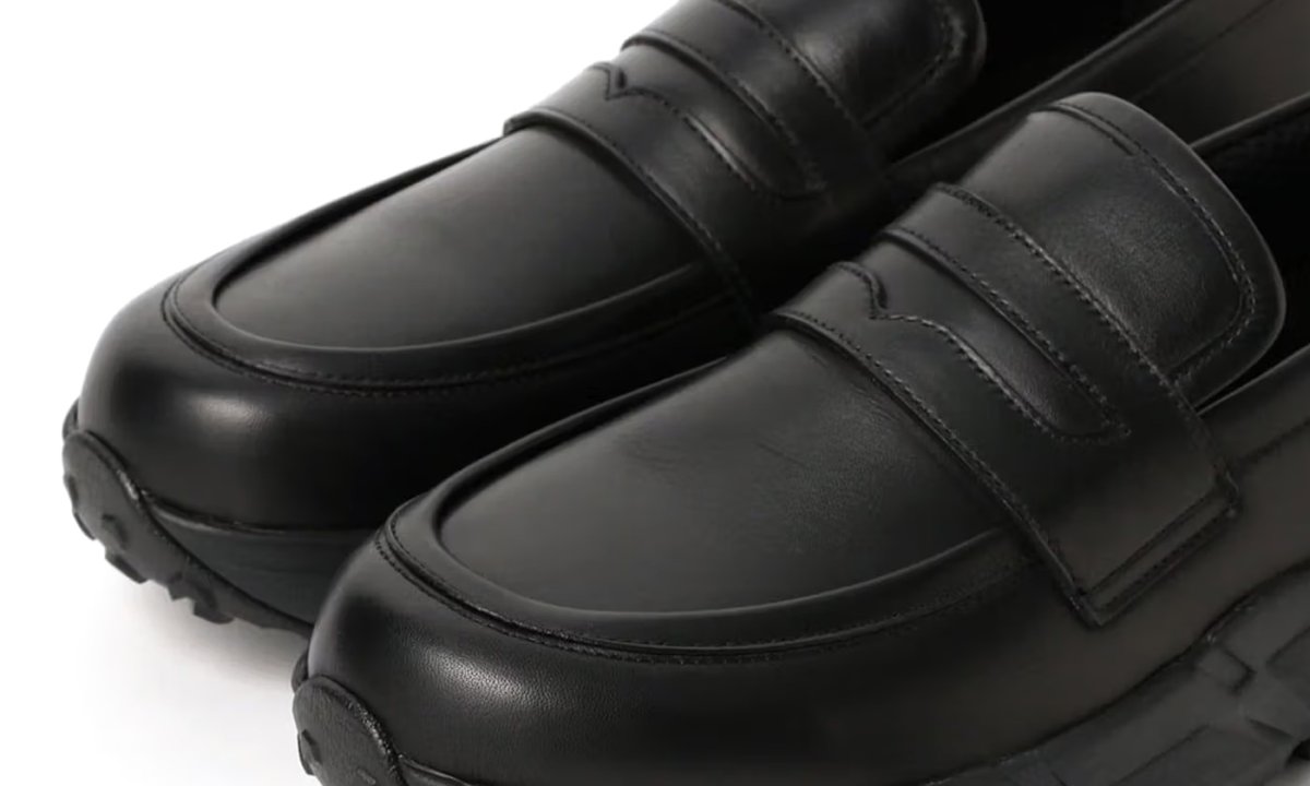 close up on sneaker loafer