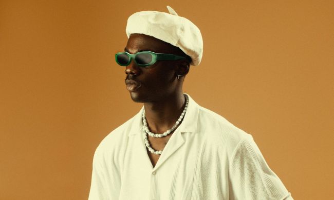 A man wearing the LGR for Cactus Flowers emerald sunglasses