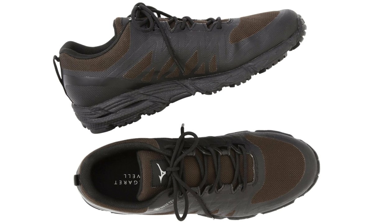 mizuno hiking shoe in charcoal