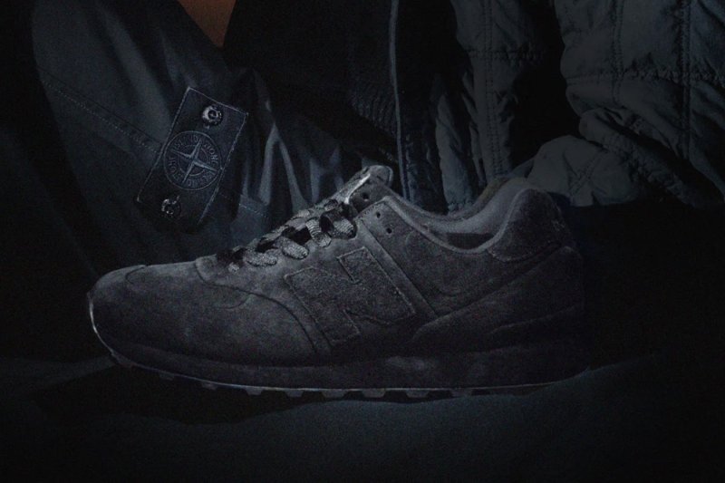 black suede sneaker new balance stone island